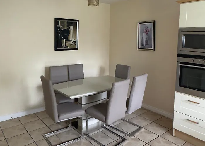 Nyaraló Serene Ennis